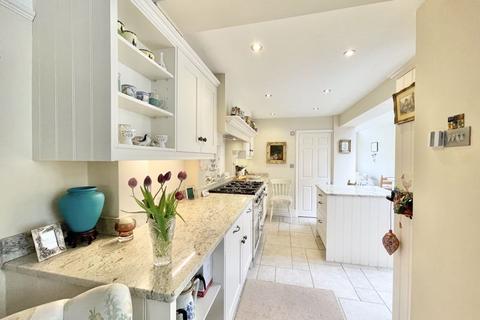 8 Vale Road, Claygate, Esher, KT10 0NJ