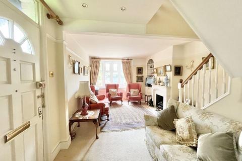 8 Vale Road, Claygate, Esher, KT10 0NJ