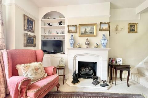 8 Vale Road, Claygate, Esher, KT10 0NJ