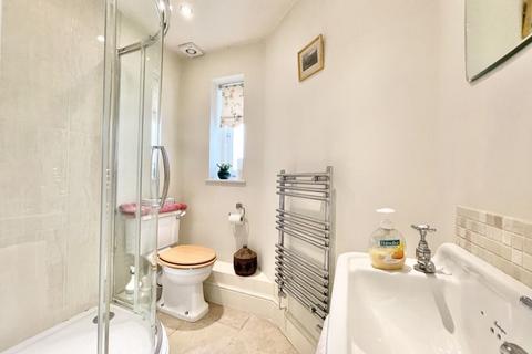 8 Vale Road, Claygate, Esher, KT10 0NJ
