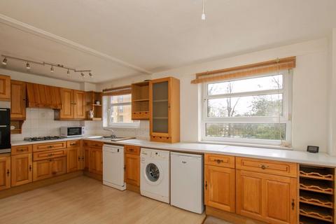 2 bedroom apartment to rent, Cotelands, Park Hill
