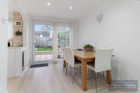 23 Nicola Close, South Croydon, CR2 6NA