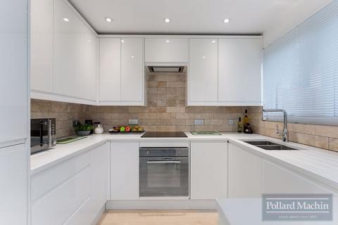 23 Nicola Close, South Croydon, CR2 6NA