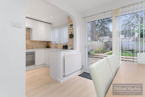 23 Nicola Close, South Croydon, CR2 6NA