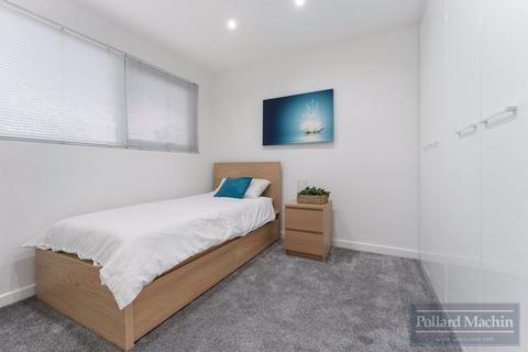 23 Nicola Close, South Croydon, CR2 6NA