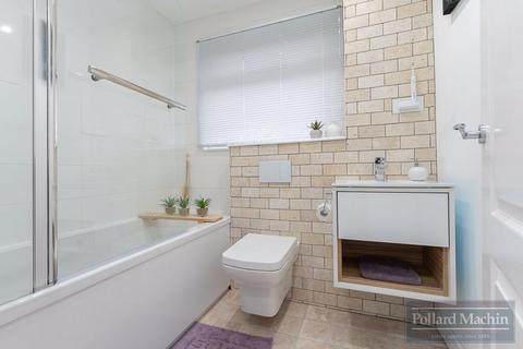 23 Nicola Close, South Croydon, CR2 6NA