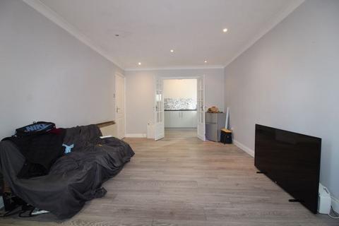 2 bedroom flat for sale, Larkspur Gardens, Luton