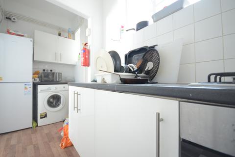 1 bedroom in a house share to rent - Denmark Street, City Centre