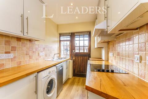 2 bedroom apartment to rent, North Close, St Martins Square PO19