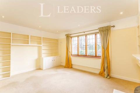 2 bedroom apartment to rent, North Close, St Martins Square PO19