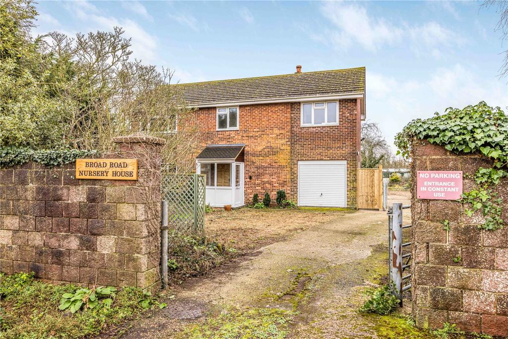 Broad Road, Hambrook, Chichester, PO18 4 bed detached house for sale £650,000