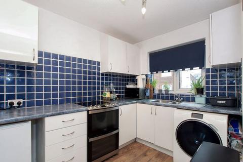 3 bedroom end of terrace house for sale, Tring Road, Long Marston