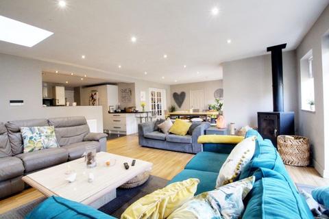 103 Brookside Crescent, Cuffley, Potters Bar, EN6 4QP