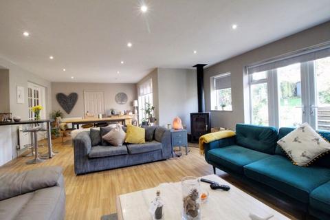 103 Brookside Crescent, Cuffley, Potters Bar, EN6 4QP