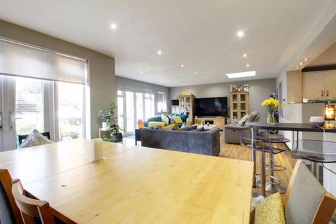 103 Brookside Crescent, Cuffley, Potters Bar, EN6 4QP
