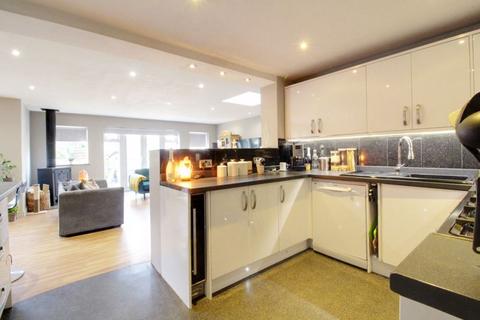 103 Brookside Crescent, Cuffley, Potters Bar, EN6 4QP