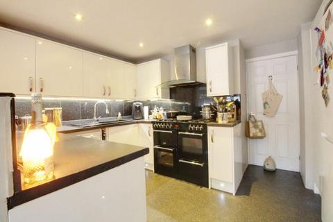 103 Brookside Crescent, Cuffley, Potters Bar, EN6 4QP