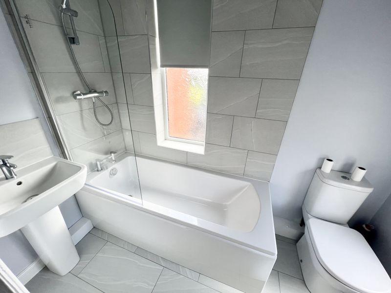 Billy Mill Avenue, North Shields 3 bed apartment £700 pcm (£162 pw)