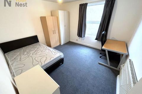3 bedroom terraced house to rent, Westfield Road, Leeds, Hyde Park, LS3 1DF