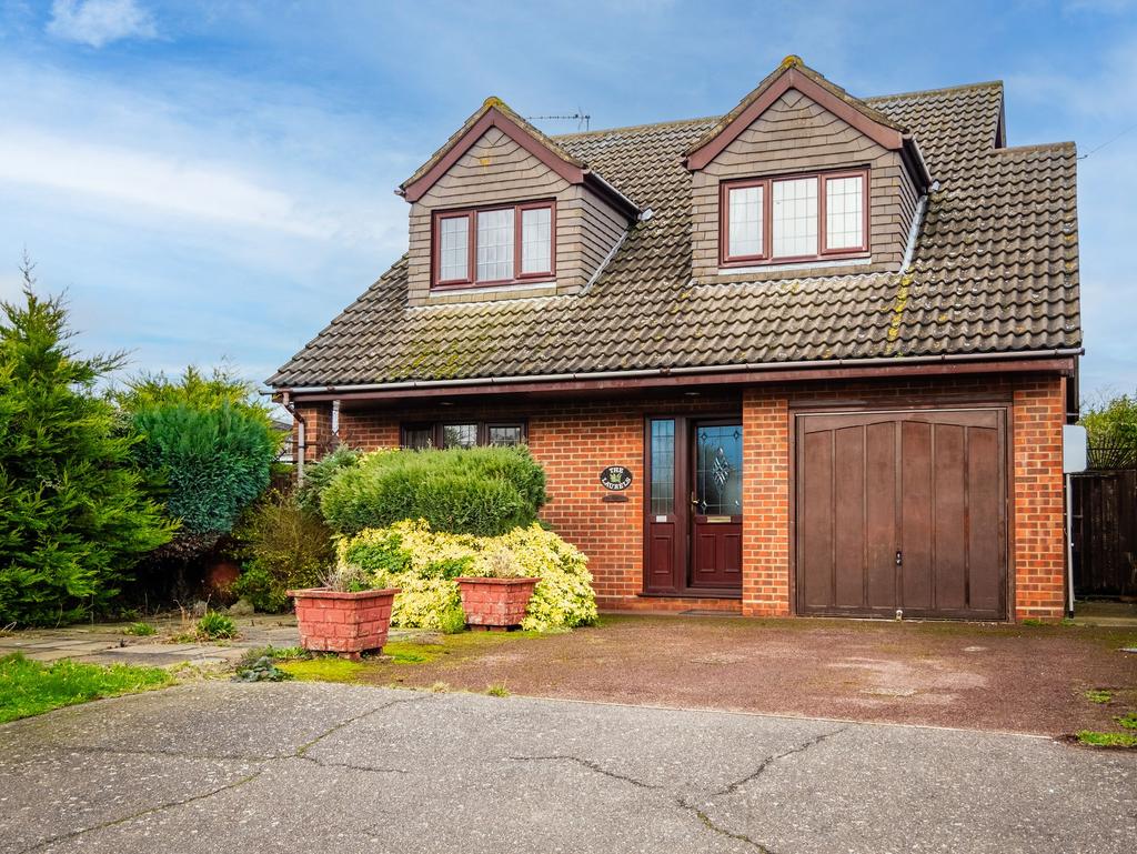 Wickford, Wickford SS11 4 bed detached house for sale £475,000