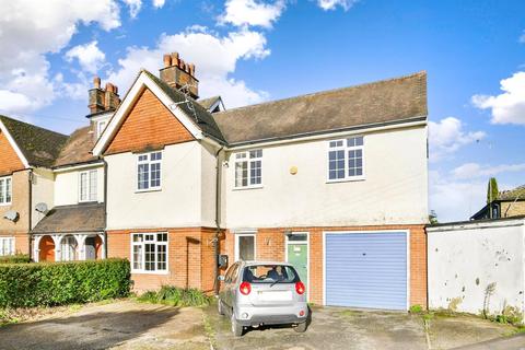 127 Kingston Road, Leatherhead, KT22 7NT