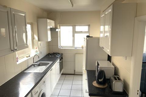 3 bedroom property for sale, Cecil Road, Hounslow TW3