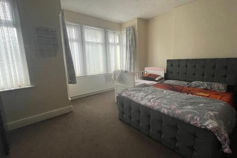 5 bedroom semi-detached house for sale, Conway Road, Luton, Bedfordshire, LU4 8JB