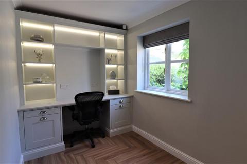 3 bedroom semi-detached house to rent, Bowdon WA14