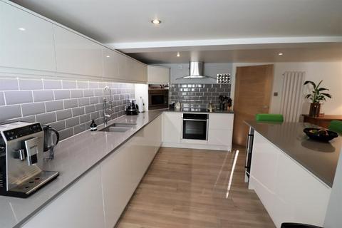 3 bedroom apartment for sale, Hale WA14