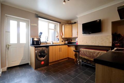2 bedroom end of terrace house for sale, Pomfret Avenue, Round Green, Luton, Bedfordshire, LU2 0JJ