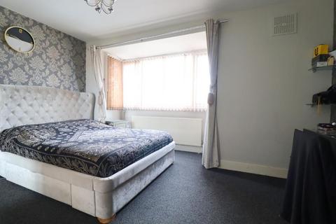2 bedroom end of terrace house for sale - Pomfret Avenue, Round Green, Luton, Bedfordshire, LU2 0JJ