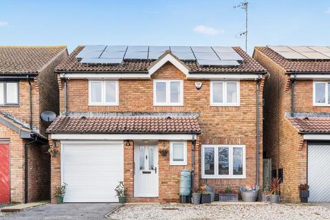2 Chichester Close, Seaford, BN25 2DW
