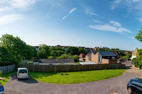 2 Chichester Close, Seaford, BN25 2DW