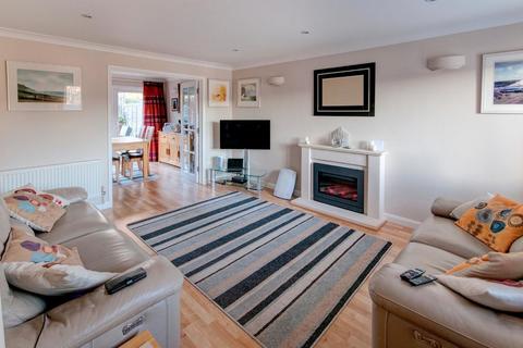 2 Chichester Close, Seaford, BN25 2DW
