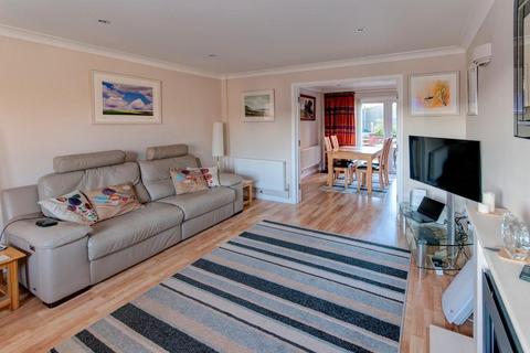 2 Chichester Close, Seaford, BN25 2DW