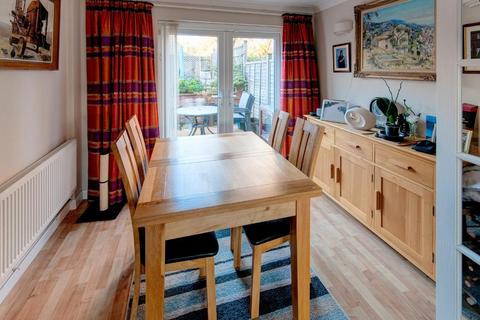2 Chichester Close, Seaford, BN25 2DW