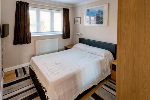 2 Chichester Close, Seaford, BN25 2DW