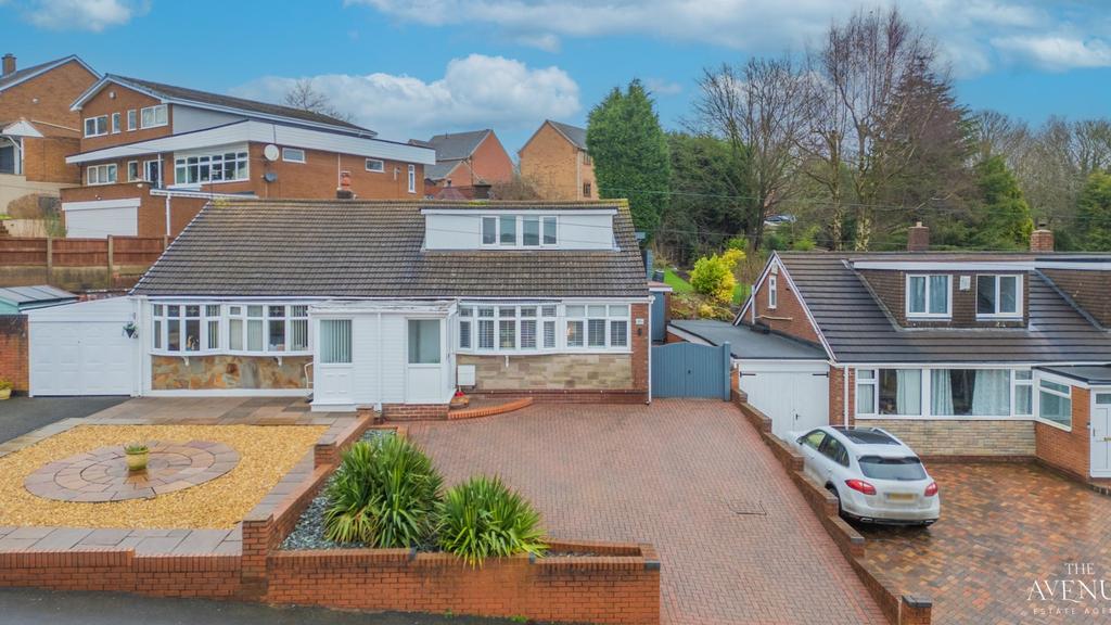 Littleworth Hill, Hednesford, Cannock 3 bed semidetached bungalow for