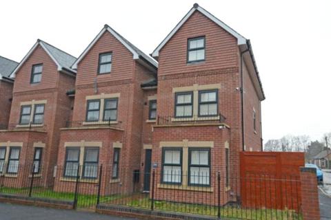 4 bedroom semi-detached house to rent, Ashton Under Lyne, Manchester, Lancashire, OL6
