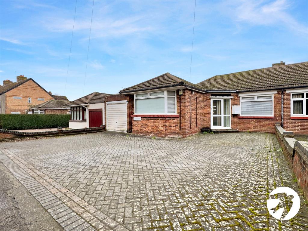 Cray Road, Crockenhill, Kent, BR8 3 bed bungalow for sale £450,000