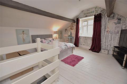 4 bedroom terraced house for sale, Sunnybank Avenue, Horsforth, Leeds, West Yorkshire