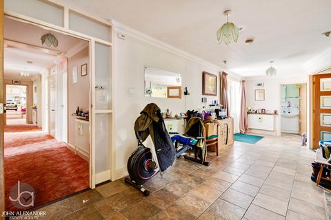 98 Maldon Road, Tiptree, Colchester, CO5 0BN