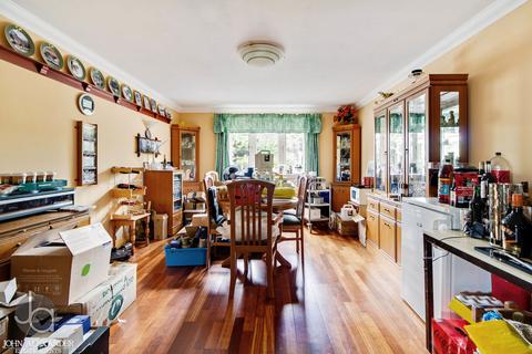 98 Maldon Road, Tiptree, Colchester, CO5 0BN