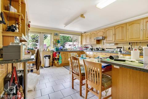 98 Maldon Road, Tiptree, Colchester, CO5 0BN