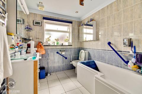 98 Maldon Road, Tiptree, Colchester, CO5 0BN