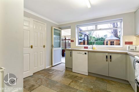 18 Fullers Close, Kelvedon, Colchester, CO5 9JX