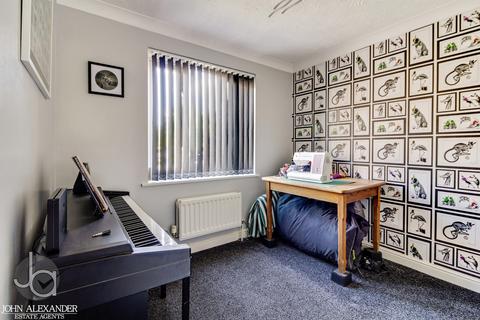 14 Bainbridge Drive, Tiptree, Colchester, CO5 0BP