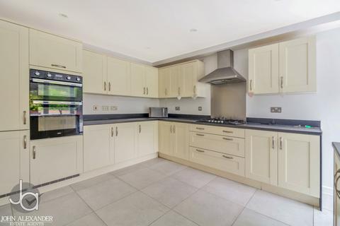 16 Bokhara Close, Tiptree, Colchester, CO5 0FN
