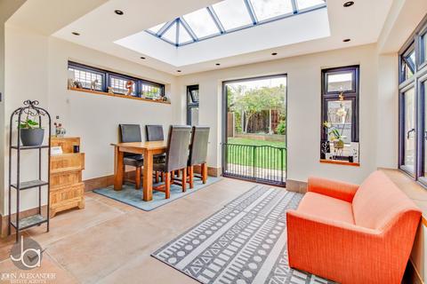 2 Eleanor Close, Tiptree, Colchester, CO5 0DP