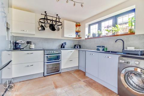 2 Eleanor Close, Tiptree, Colchester, CO5 0DP